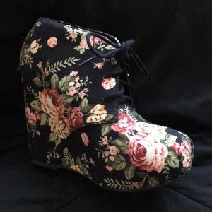 Floral print lace up wedges